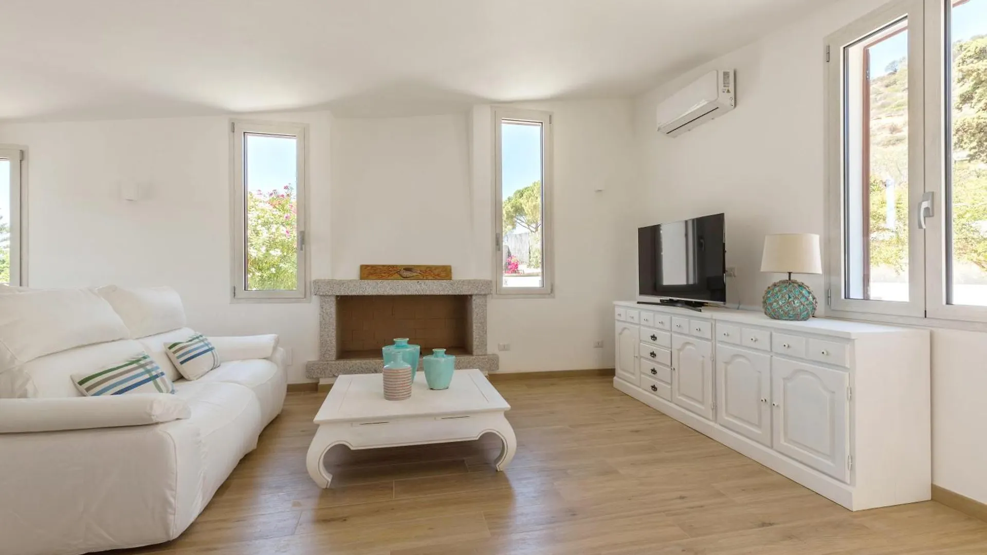Villa Angelina Con Piscina E Giardino Privato A Pochi Passi Dalla Spiaggia Di Campus Villasimius