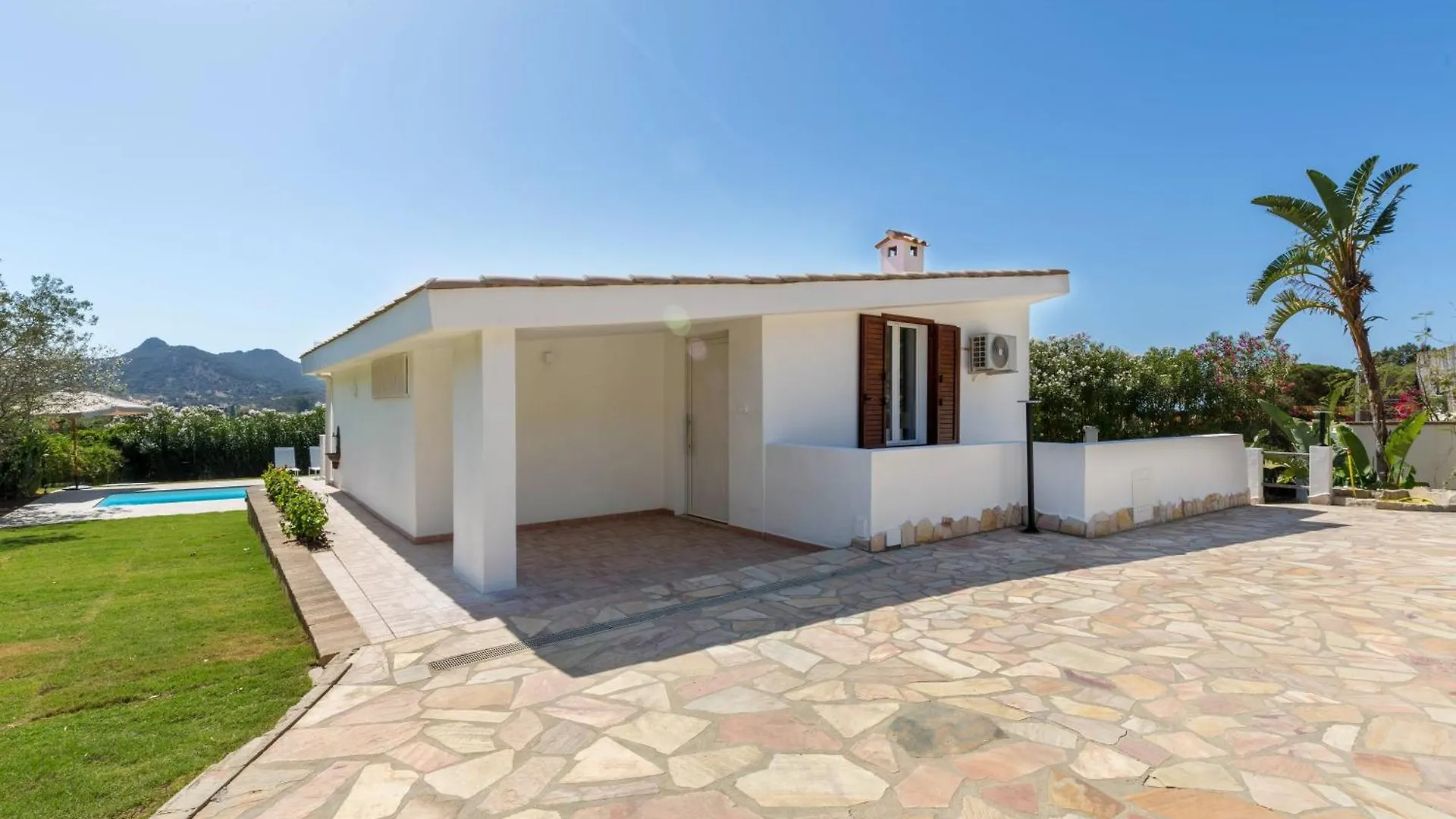 Villa Angelina Con Piscina E Giardino Privato A Pochi Passi Dalla Spiaggia Di Campus Villasimius Italy