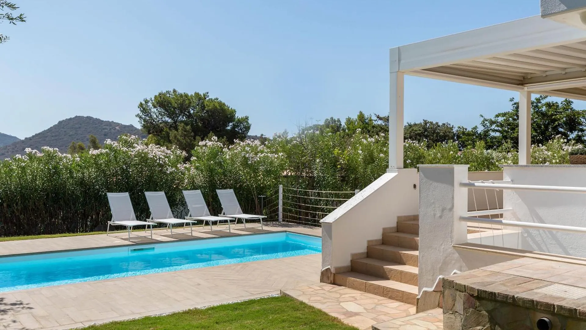Villa Angelina Con Piscina E Giardino Privato A Pochi Passi Dalla Spiaggia Di Campus Villasimius