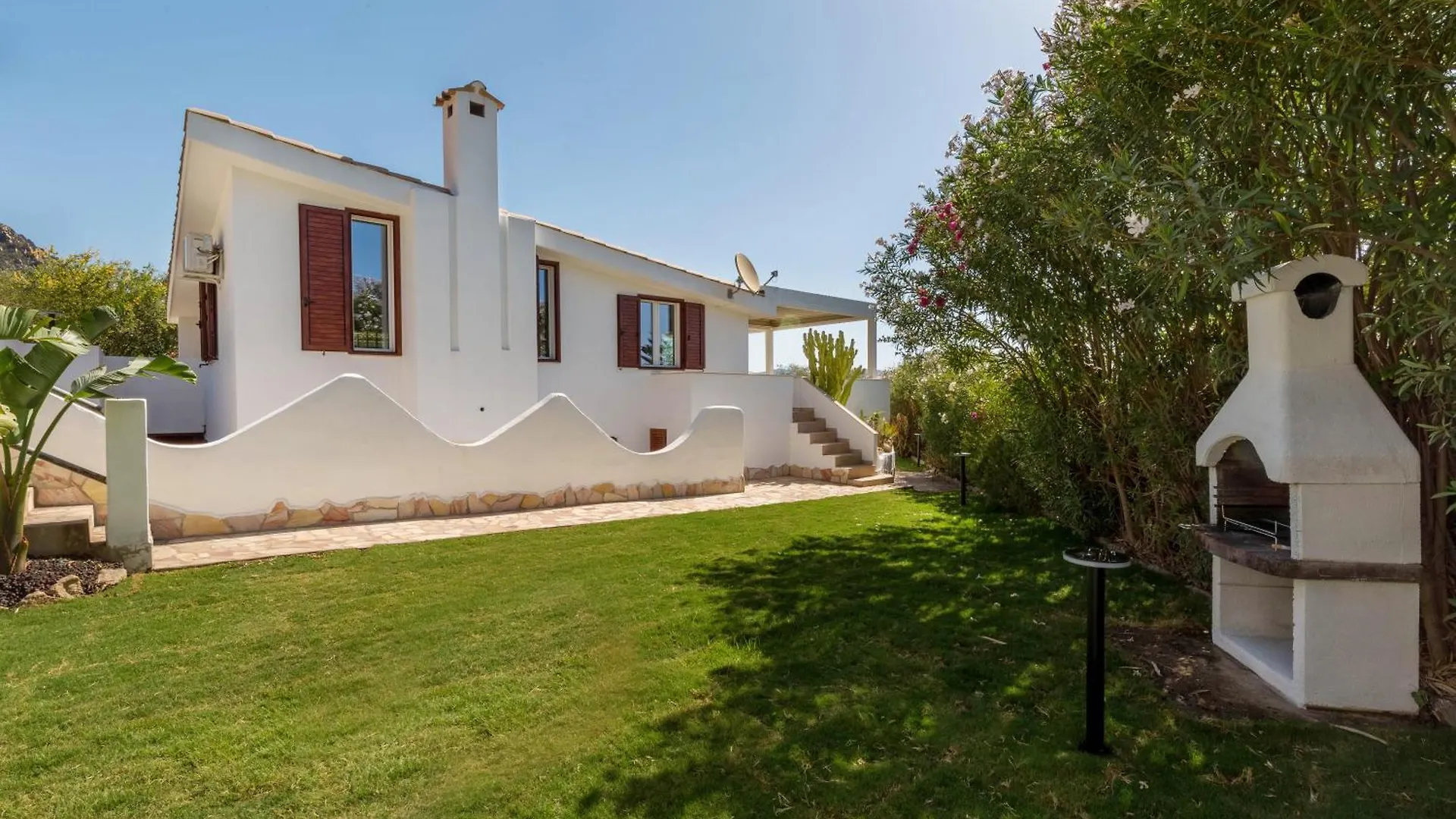 Villa Angelina Con Piscina E Giardino Privato A Pochi Passi Dalla Spiaggia Di Campus Villasimius 0*,  Italy