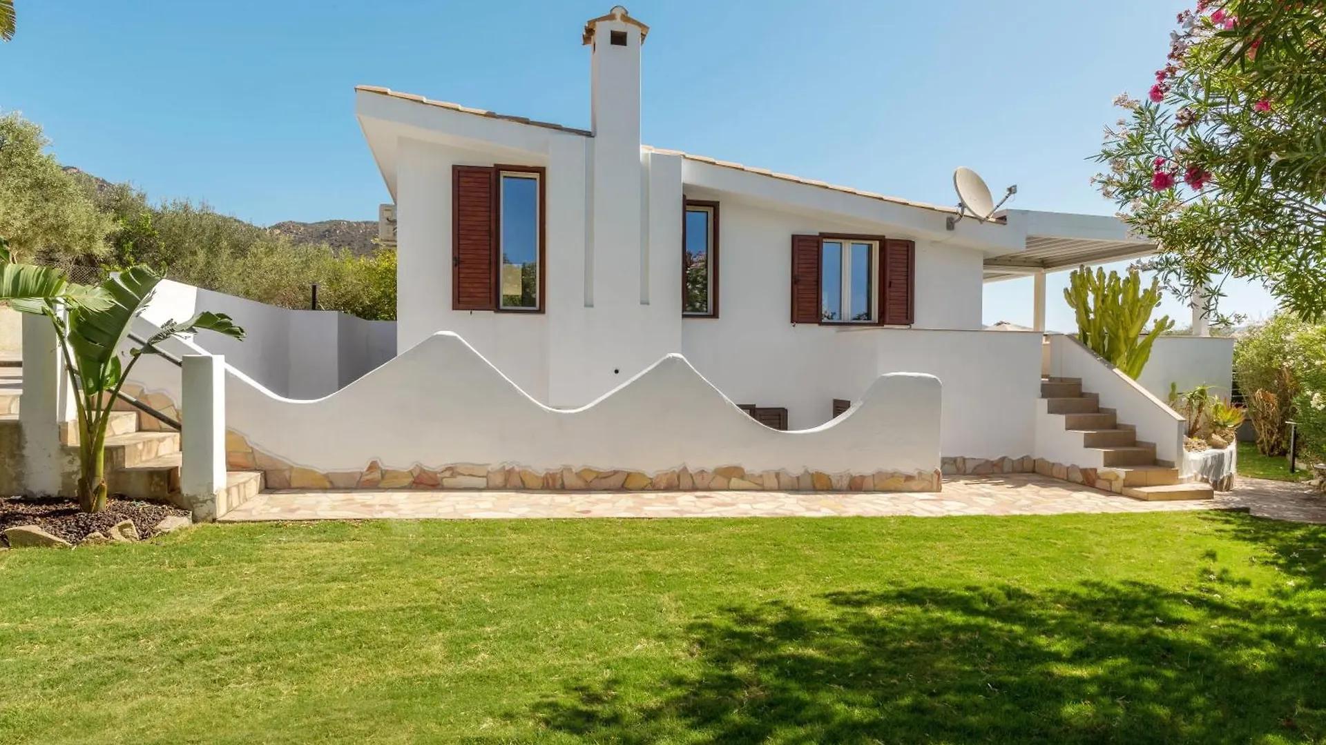 Villa Angelina Con Piscina E Giardino Privato A Pochi Passi Dalla Spiaggia Di Campus Villasimius