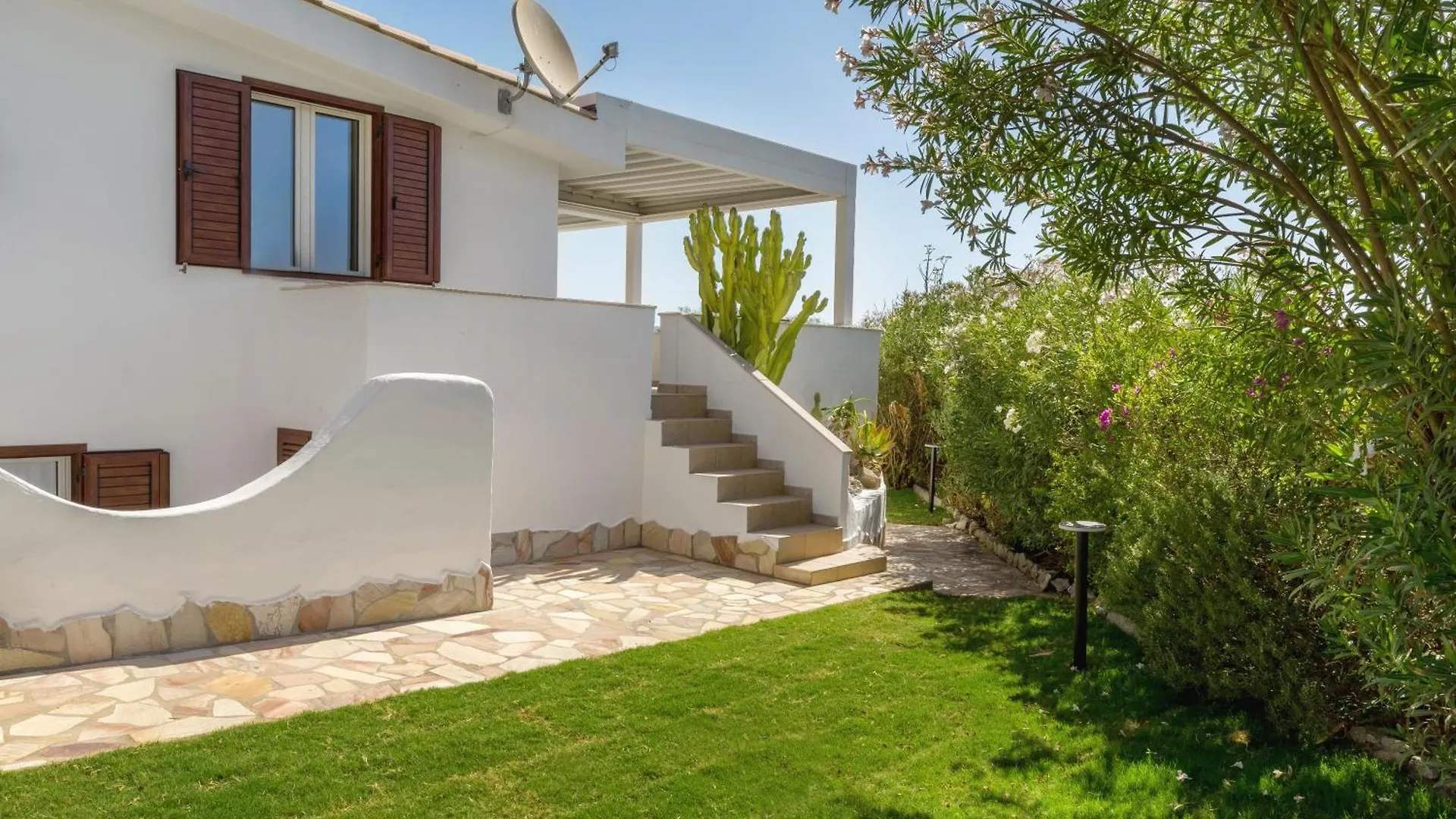 Villa Angelina Con Piscina E Giardino Privato A Pochi Passi Dalla Spiaggia Di Campus Villasimius