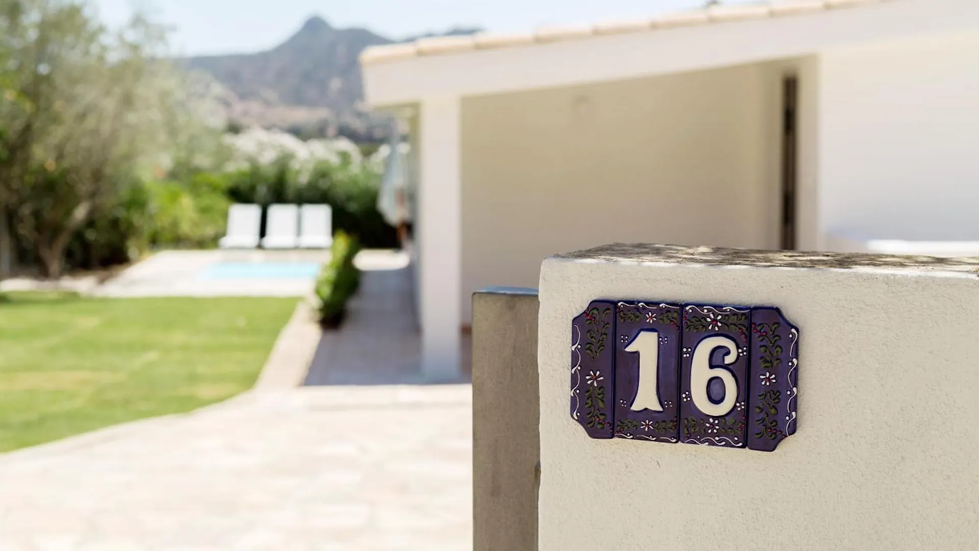 Villa Angelina Con Piscina E Giardino Privato A Pochi Passi Dalla Spiaggia Di Campus Villasimius