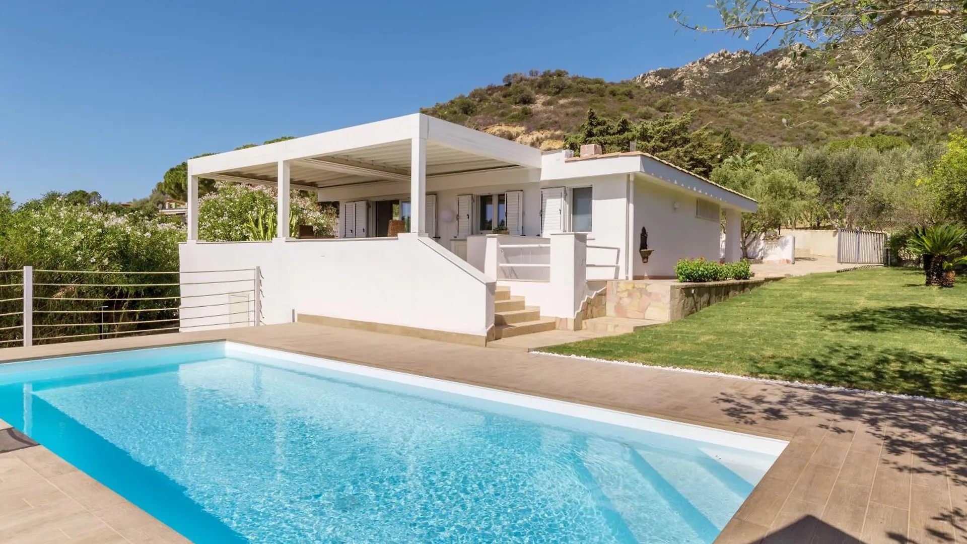 Villa Angelina Con Piscina E Giardino Privato A Pochi Passi Dalla Spiaggia Di Campus Villasimius Olaszország